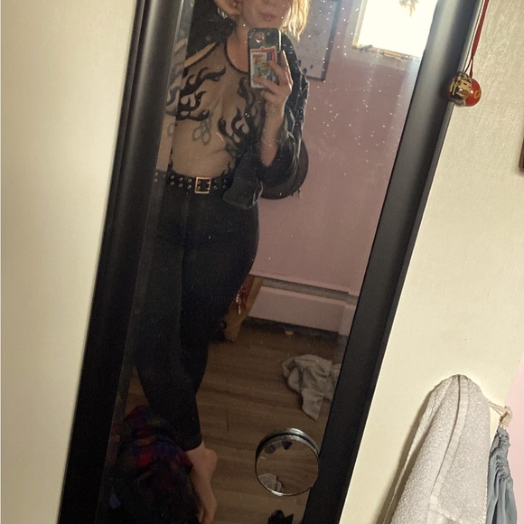 Meet your Posher, Johannah - Picture 2 of 3